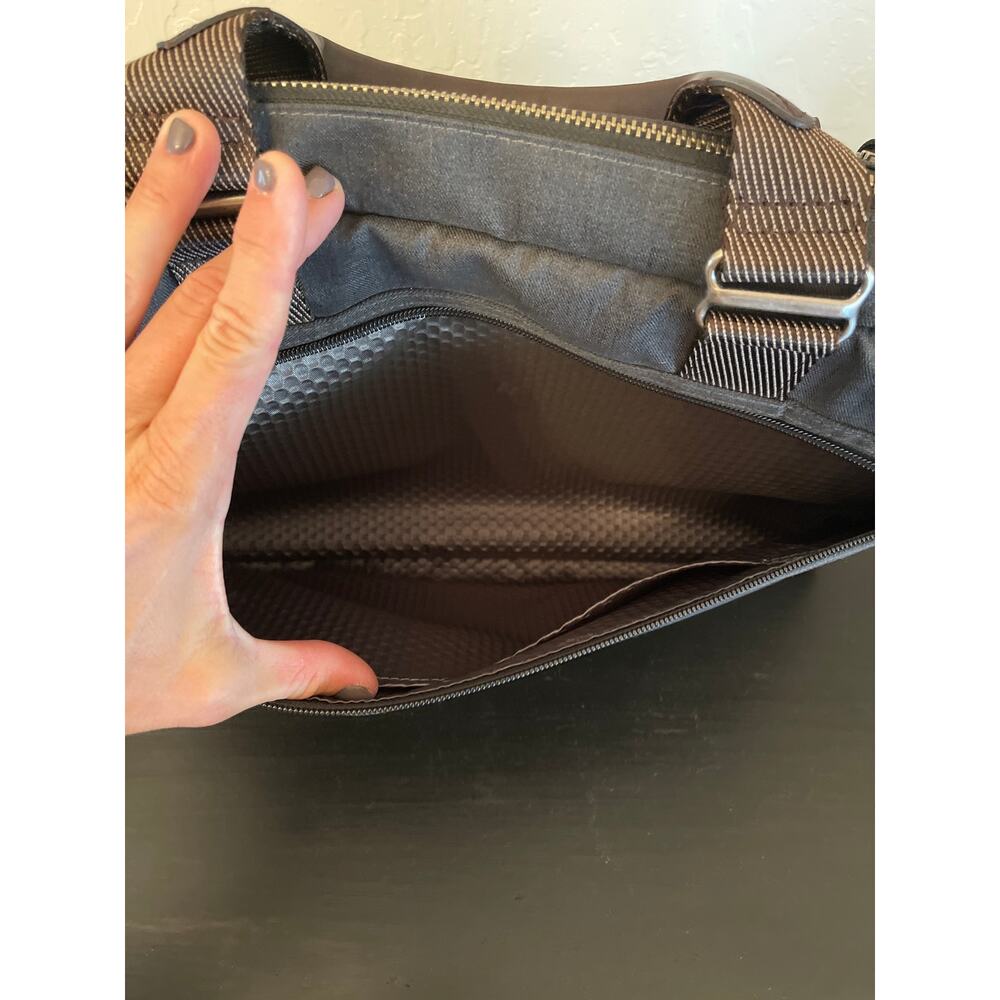 TUMI Alpha Bravo Pinckney Flap
Briefcase gray brown - Picture 4 of 9